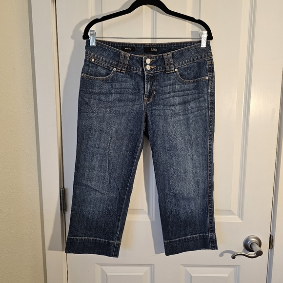 ANA Denim Crop Capri Jeans Womens Size 8 Blue Mid Rise Medium Wash Cuffed Pants - Picture 1 of 6